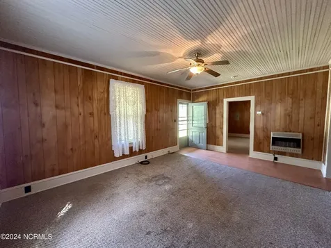 114 Rhodes Avenue Windsor NC 27983