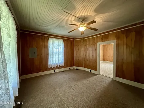 114 Rhodes Avenue Windsor NC 27983