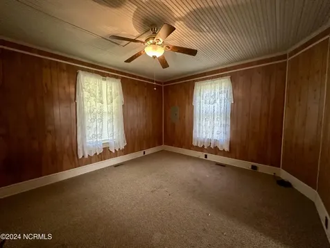 114 Rhodes Avenue Windsor NC 27983