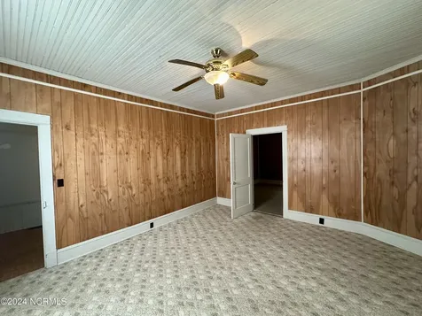 114 Rhodes Avenue Windsor NC 27983