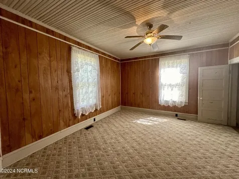 114 Rhodes Avenue Windsor NC 27983