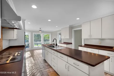 7000 Club House Drive New Bern NC 28562