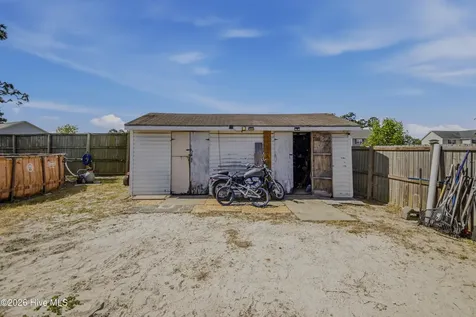233 Castlebury Lane Hubert NC 28539