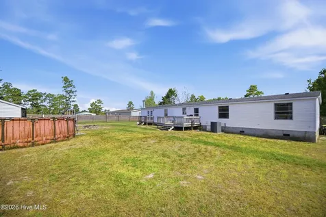 233 Castlebury Lane Hubert NC 28539
