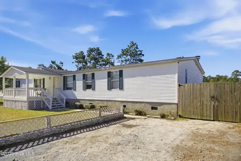233 Castlebury Lane Hubert NC 28539
