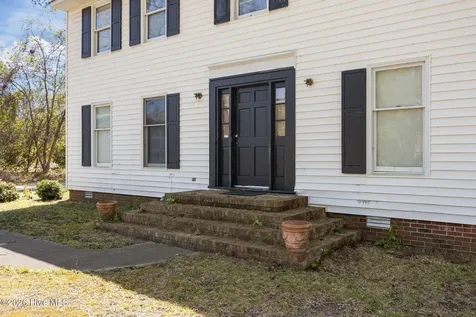 1802 Marshburn Circle Kinston NC 28504