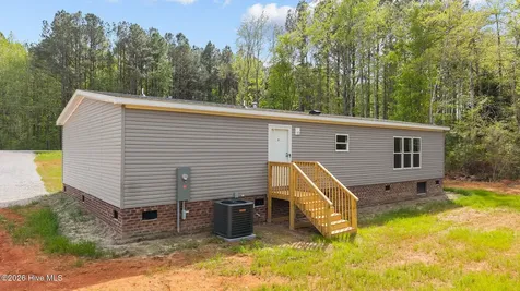 1735 Lynch Road Hollister NC 27844