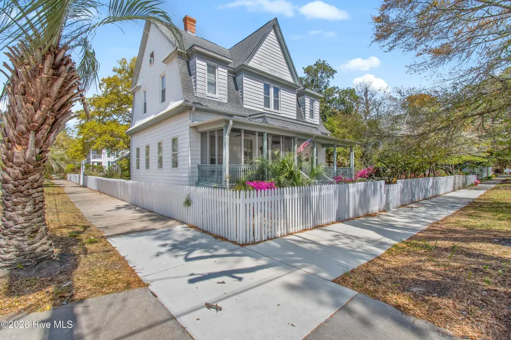 301 E Moore Street Southport NC 28461