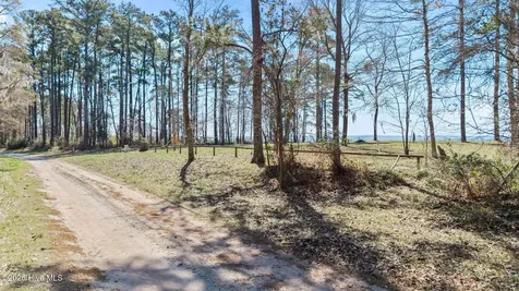 403 Chambers Point Road Belhaven NC 27810
