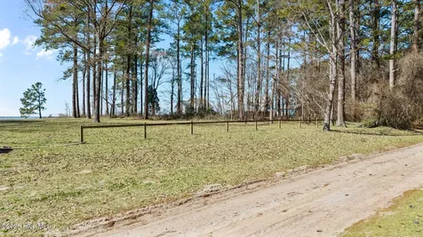 403 Chambers Point Road Belhaven NC 27810
