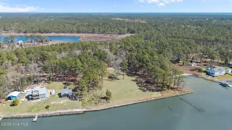 403 Chambers Point Road Belhaven NC 27810