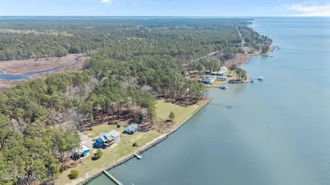 403 Chambers Point Road Belhaven NC 27810