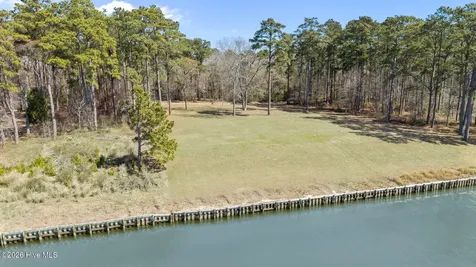 403 Chambers Point Road Belhaven NC 27810