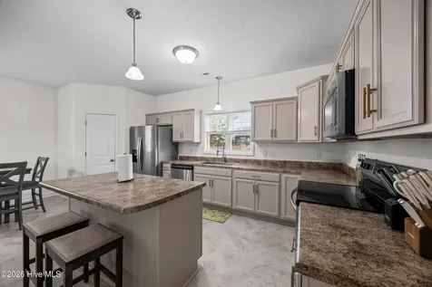 806 Tuscarora Trail Jacksonville NC 28546