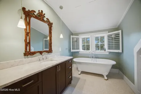 319 E Nash Street Southport NC 28461