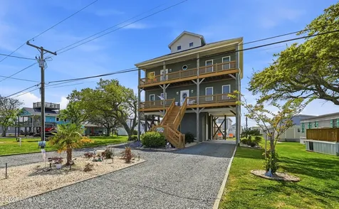 9021 W 9th Street Surf City NC 28445