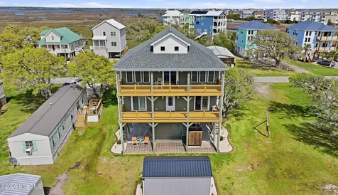 9021 W 9th Street Surf City NC 28445