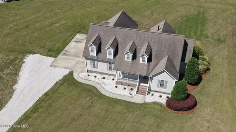 5142 Corey Road Winterville NC 28590