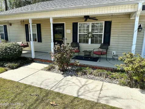 203 Stockton Court Richlands NC 28574