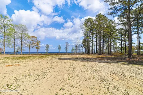 121 Cedarwood Drive Havelock NC 28532