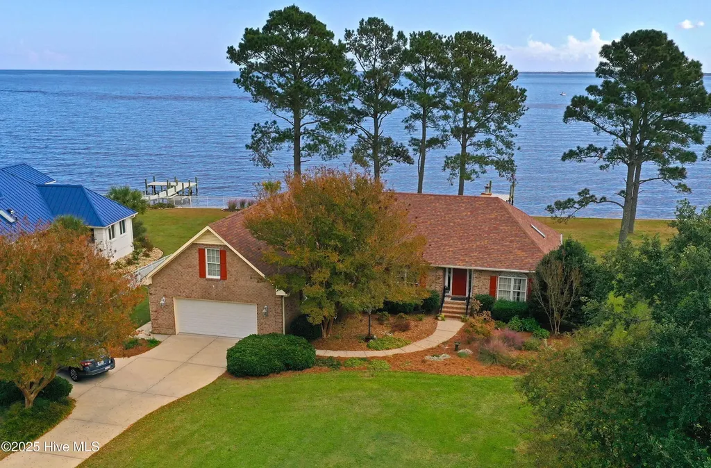 6042 Dolphin Road Oriental NC 28571