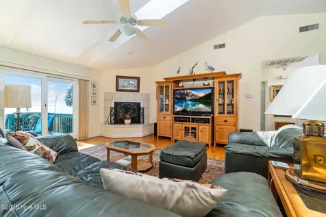 6042 Dolphin Road Oriental NC 28571