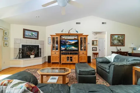 6042 Dolphin Road Oriental NC 28571
