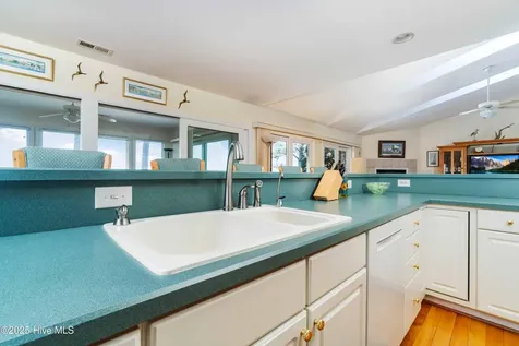 6042 Dolphin Road Oriental NC 28571
