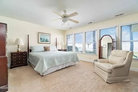 6042 Dolphin Road Oriental NC 28571