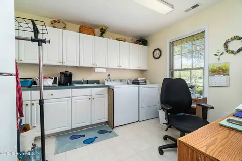 6042 Dolphin Road Oriental NC 28571