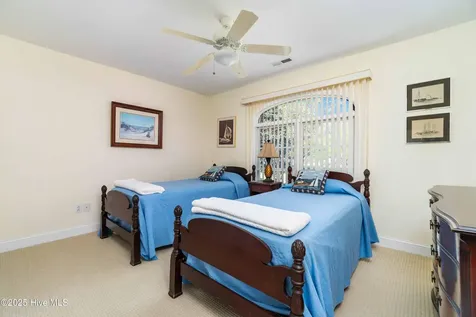 6042 Dolphin Road Oriental NC 28571