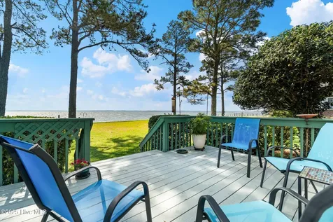 6042 Dolphin Road Oriental NC 28571