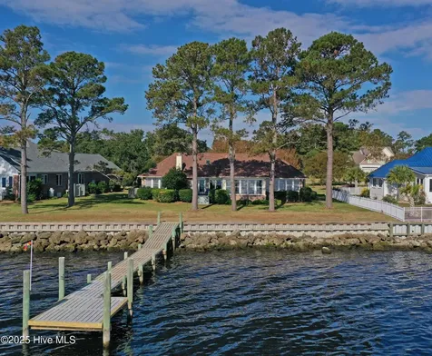 6042 Dolphin Road Oriental NC 28571