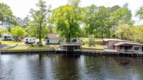 6655 Clarks Neck Road Washington NC 27889