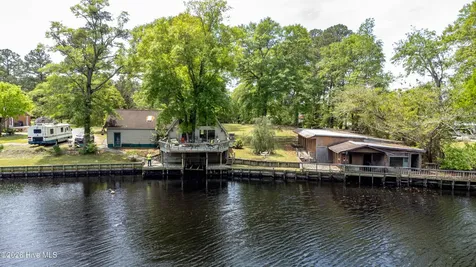 6655 Clarks Neck Road Washington NC 27889