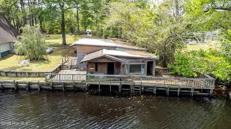 6655 Clarks Neck Road Washington NC 27889