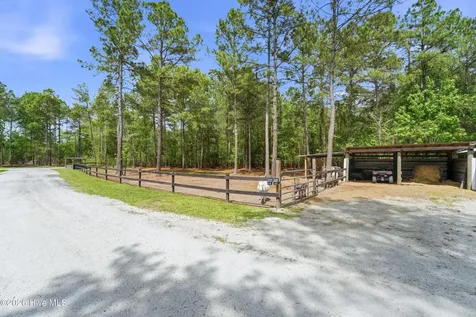 193 Alonza Lane Richlands NC 28574