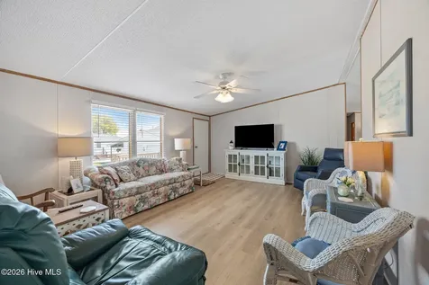 105 Crews Lane Hubert NC 28539