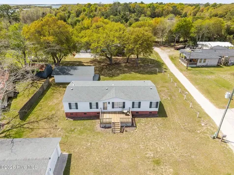 105 Crews Lane Hubert NC 28539