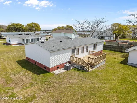 105 Crews Lane Hubert NC 28539