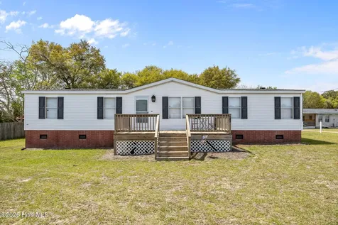 105 Crews Lane Hubert NC 28539