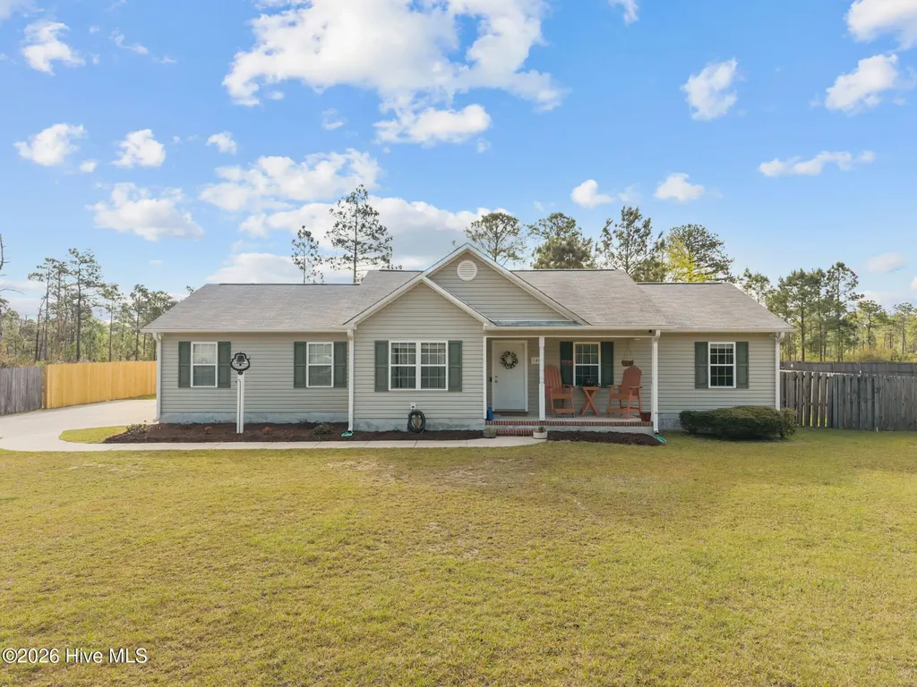140 Van Riggs Road Hubert NC 28539