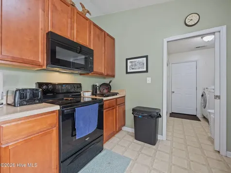 140 Van Riggs Road Hubert NC 28539
