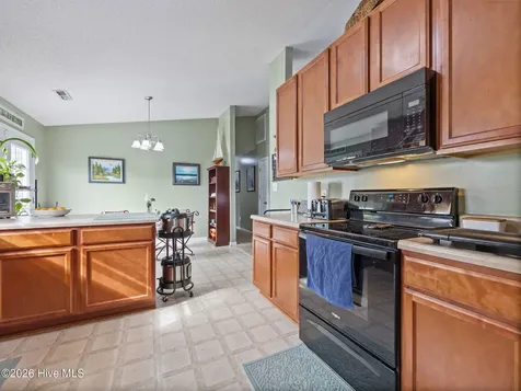 140 Van Riggs Road Hubert NC 28539