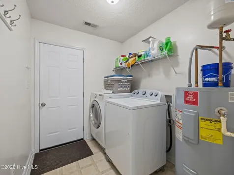 140 Van Riggs Road Hubert NC 28539