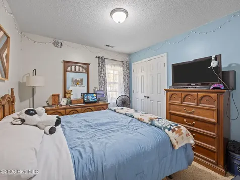 140 Van Riggs Road Hubert NC 28539