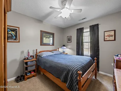 140 Van Riggs Road Hubert NC 28539