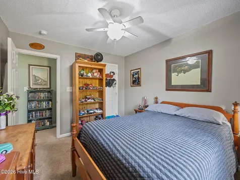 140 Van Riggs Road Hubert NC 28539