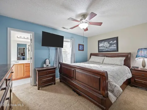 140 Van Riggs Road Hubert NC 28539