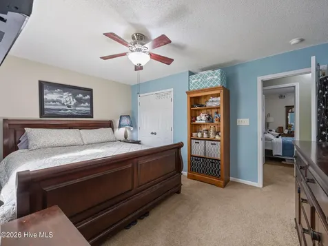 140 Van Riggs Road Hubert NC 28539